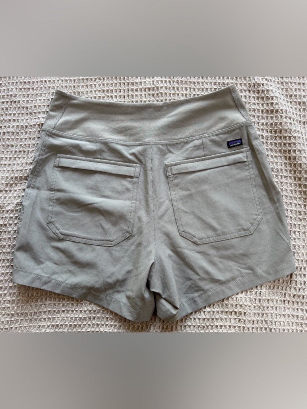 Women’s Patagonia Happy Hike 4” Shorts XS Khaki - Picture 2 of 8